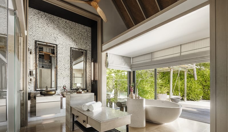 3. King Beach Villa_Bathroom